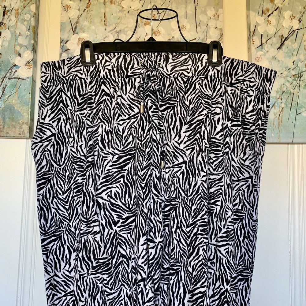XL zebra black and white print sweatpants